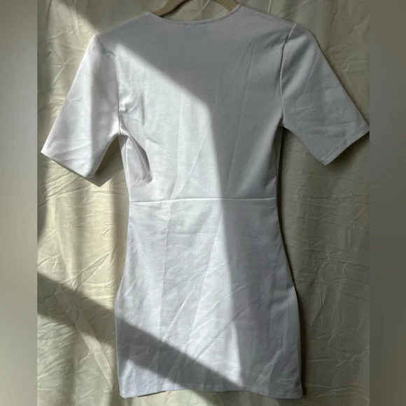 White V-neckline bodycon Zara dress - Picture 2 of 3